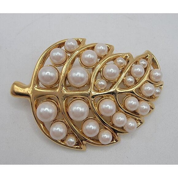 Vintage Brooch Pin Thistle Flower Leaf Gold Tone‎ Faux Pearl - Picture 1 of 2